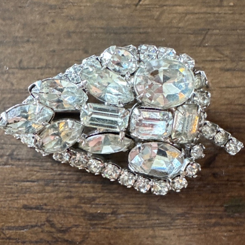 Unsigned Vintage Leaf Brooch Women Silver Clear Rhinestone Marquise Baguette 2"